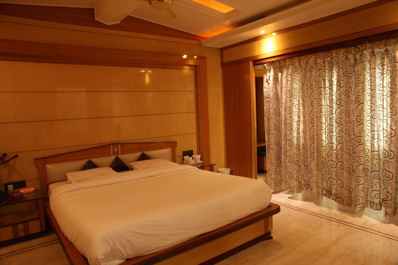 Hotel Welcome Palace Agartala Buitenkant foto