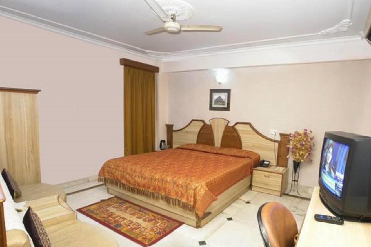 Hotel Welcome Palace Agartala Buitenkant foto