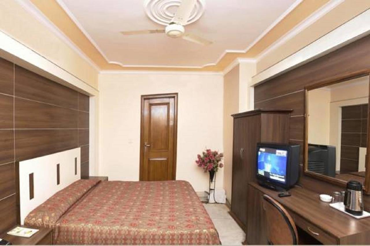 Hotel Welcome Palace Agartala Buitenkant foto